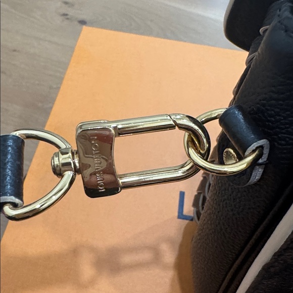 LOUIS VUITTON
Empreinte Braided Pochette Metis Black - Picture 10 of 14